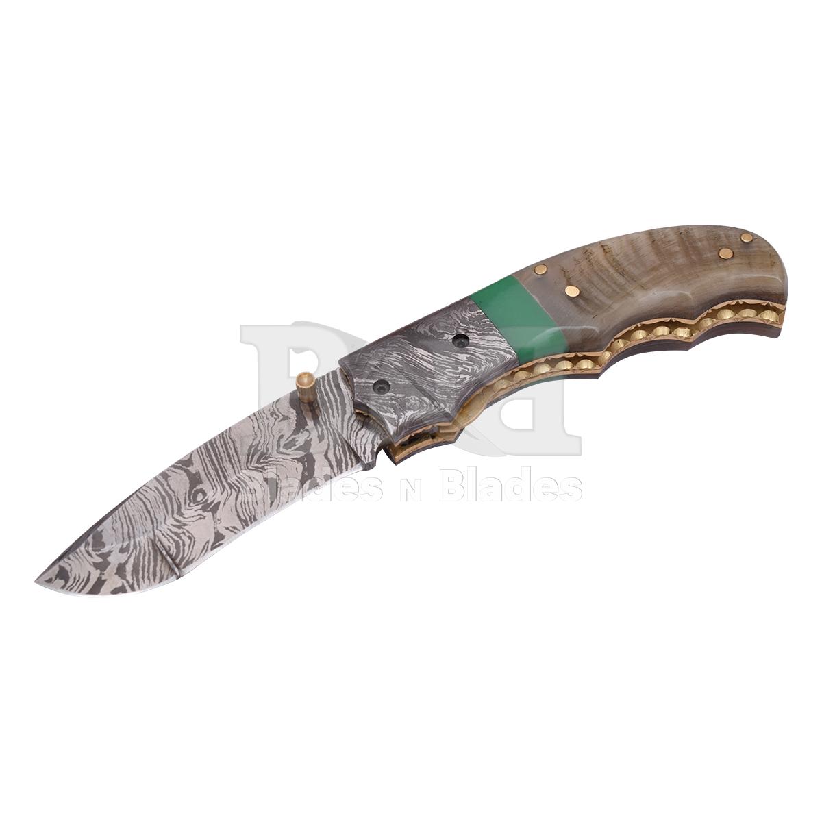 Fire Pattern
Ram horn handle with brass Pin
Damascus steel bester