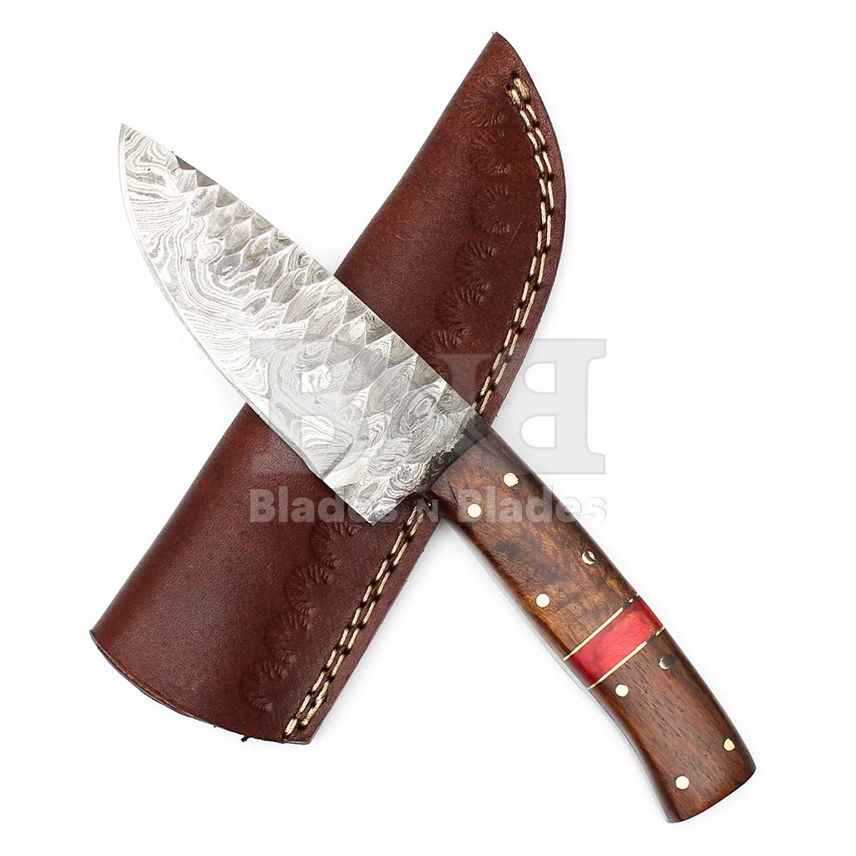 Twist Pattern Blade
Hammered Finish
Full Tang Rosewood 
& Red Colored wood